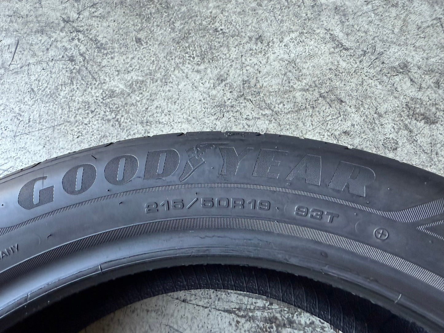 Usato: 4 Gomme 215/50R19 93T Goodyear Estivi 95% Residui