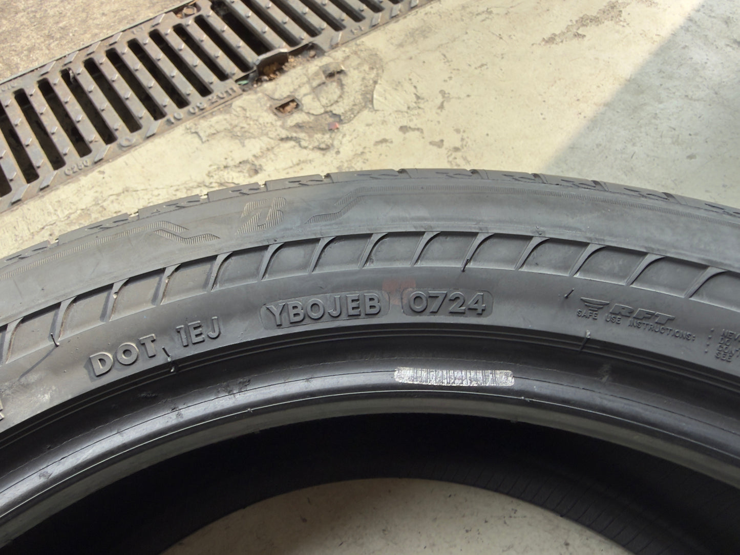 Usato: 4 Pneumatici Bridgestone Alenza 001 RFT 235/50R20 100V Estivi 85-90% Residui