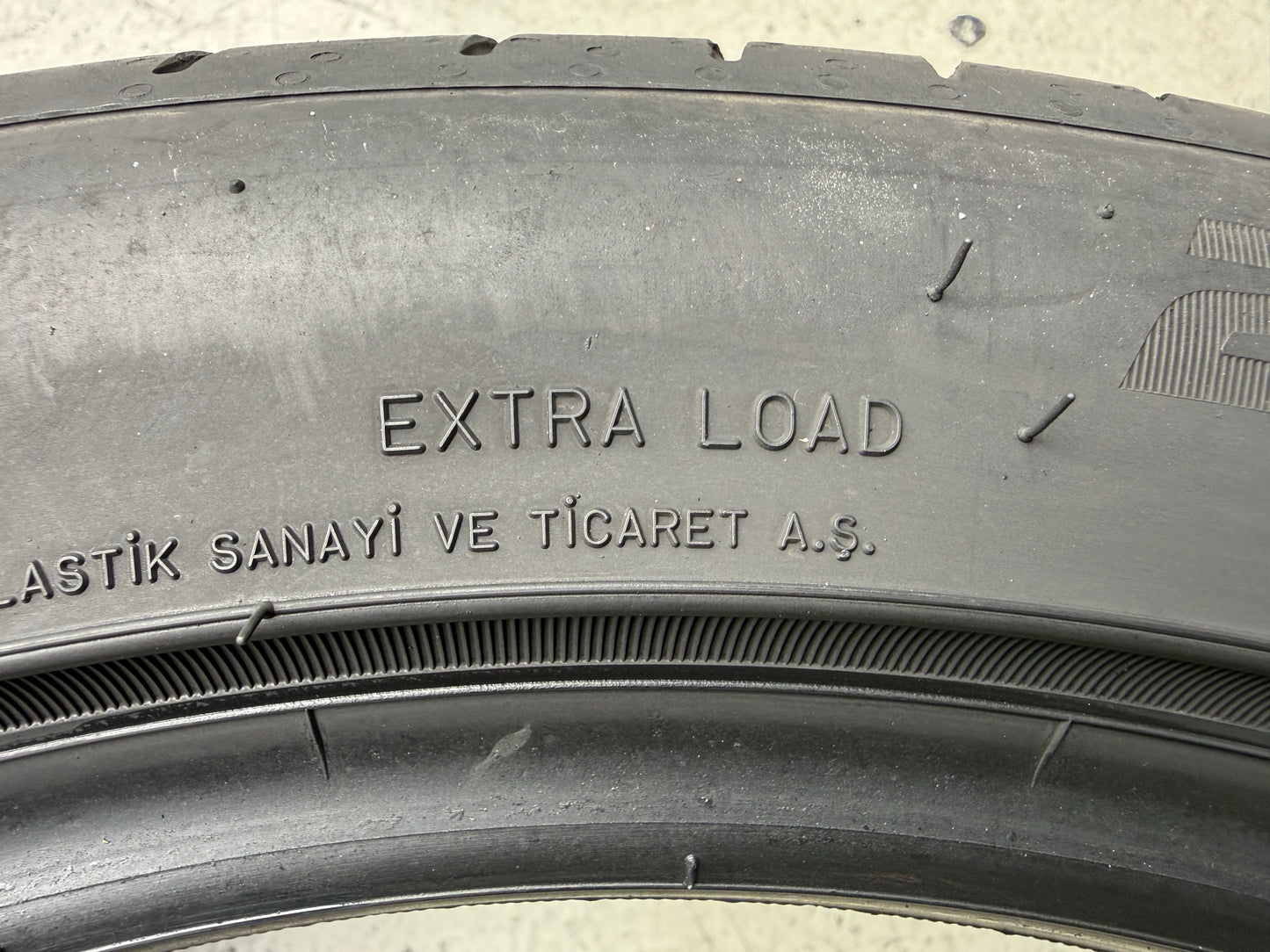 Usato: 2 Pneumatici Falken ZIEX ZE310 Ecorun 225/45R18 95W XL Estivi 85% Residui