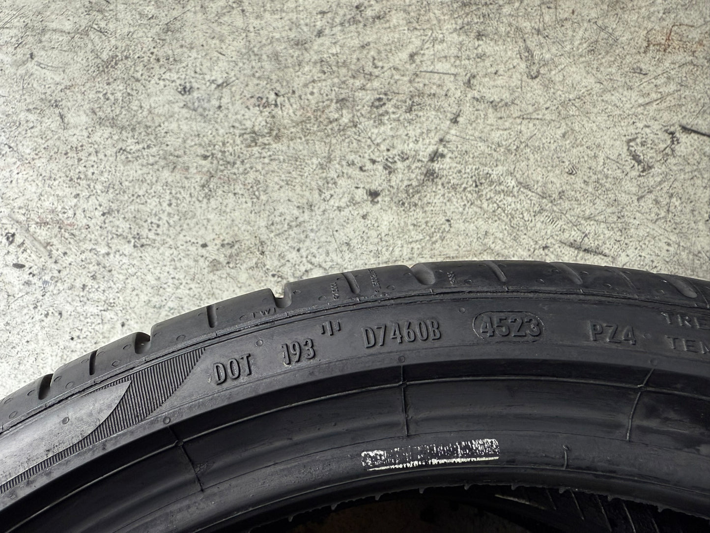 Usato: 2 Gomme 205/40R18 85W Runflat Estive 95% Residui