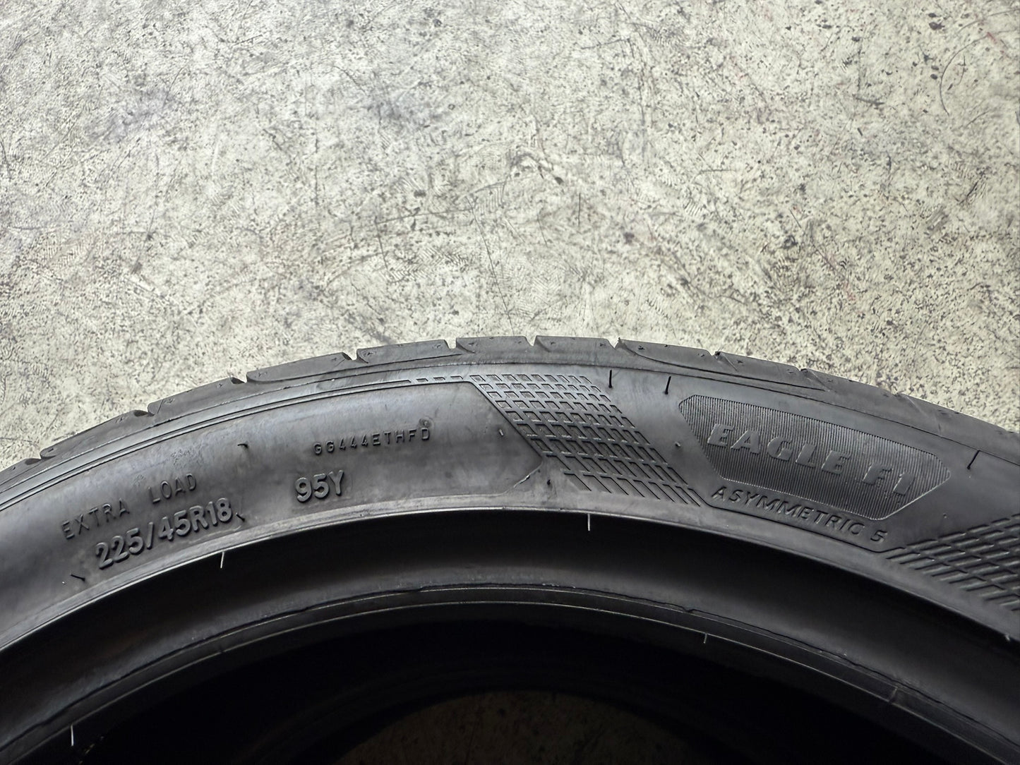 Usato: 2 Gomme 225/45R18 95Y XL Goodyear Estive 95% Residui