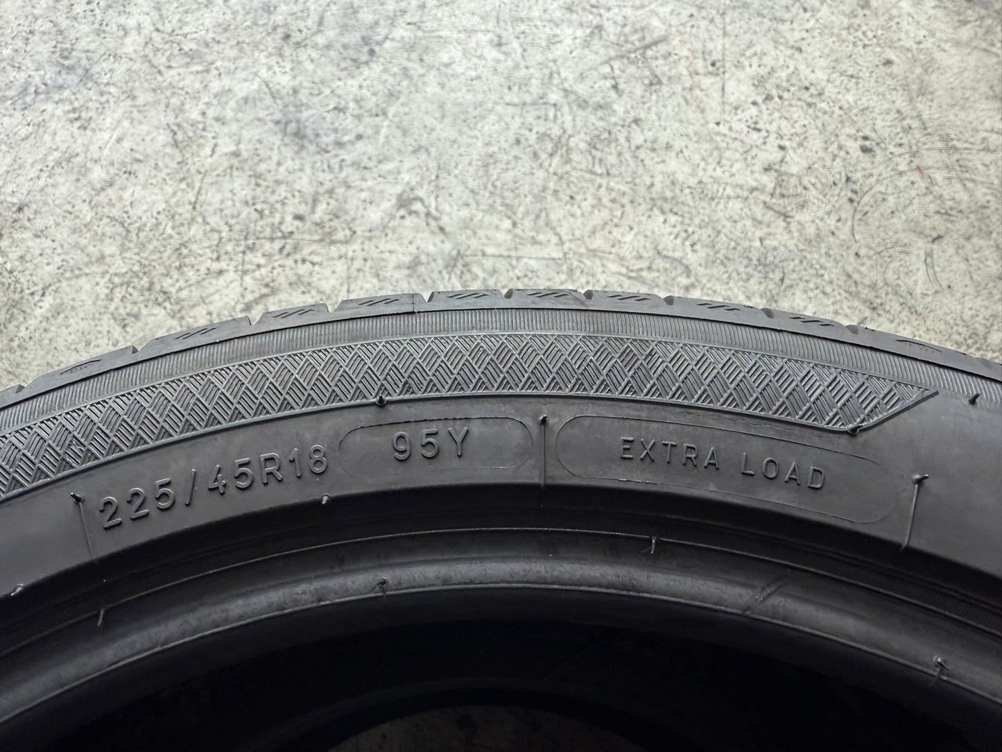 Usato: 2 Gomme 225/45R18 95Y XL Kleber Estive 90% Residui