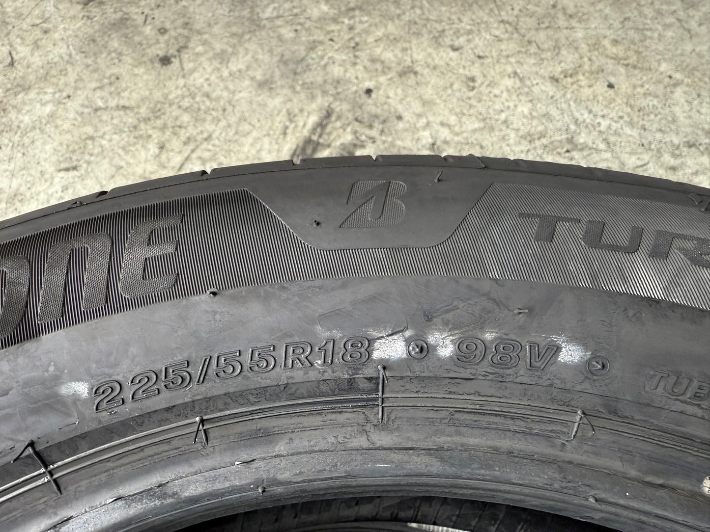 Usato: 2 Gomme 225/55R18 98V Bridgestone Pneumatici Estivi 95% Residui