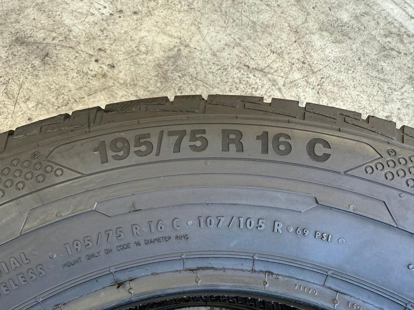 Usato: 2 Gomme 195/75R16 C 107/105R Continental Estive 70% Residui