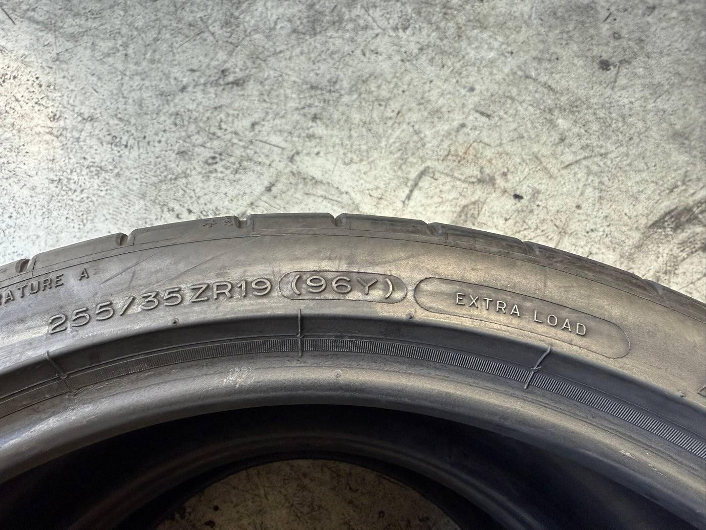 Usato: 2 Gomme 255/35R19 96Y XL Michelin Super Sport Estive 90% Residuo