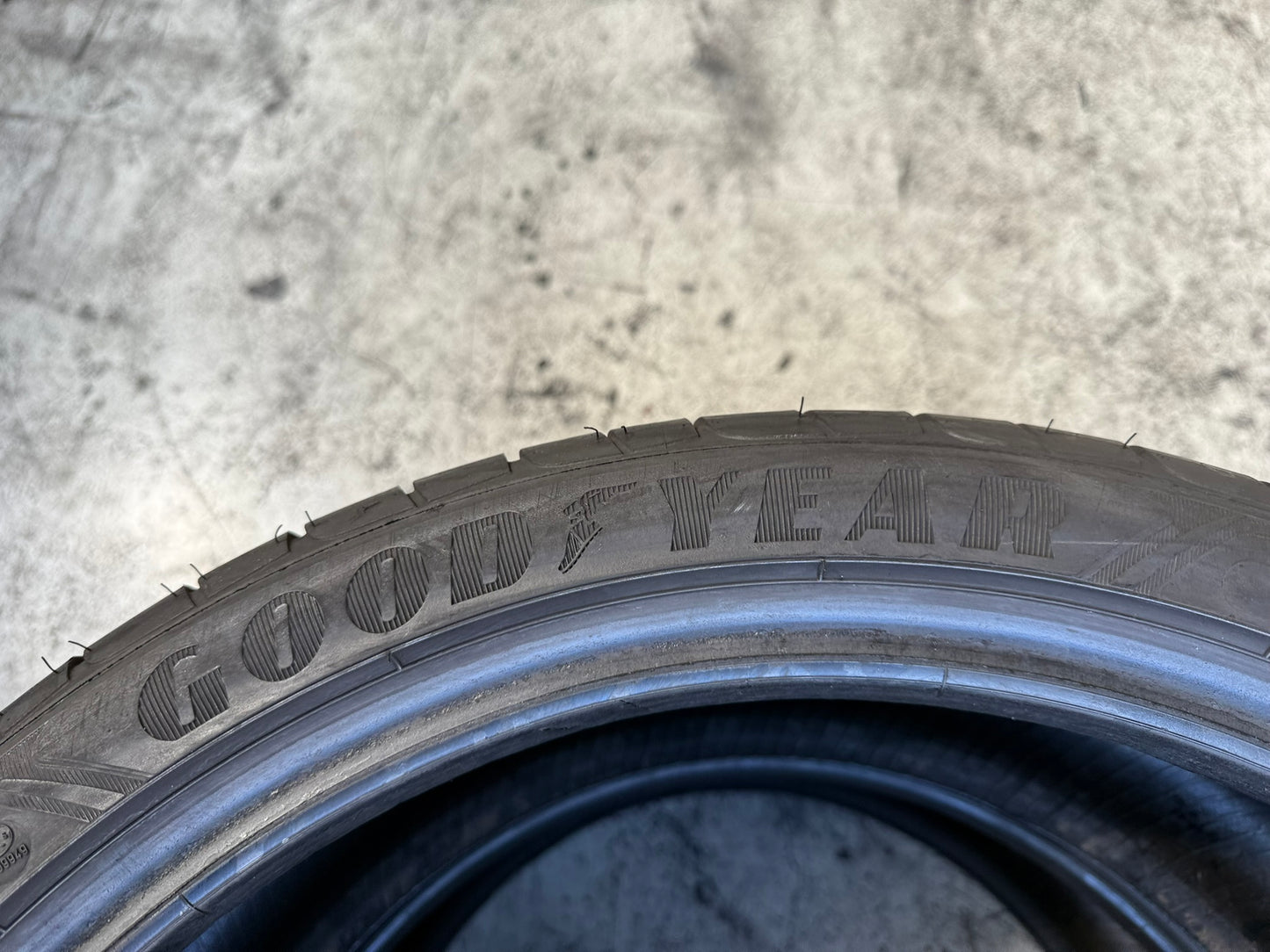 Usato: 2 Gomme 255/35R19 92Y Goodyear Runflat Estive 90% Residuo