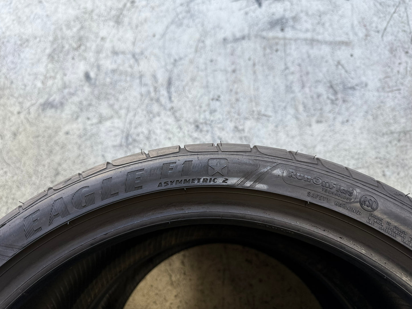 Usato: 2 Gomme 255/35R19 92Y Goodyear Runflat Estive 90% Residuo