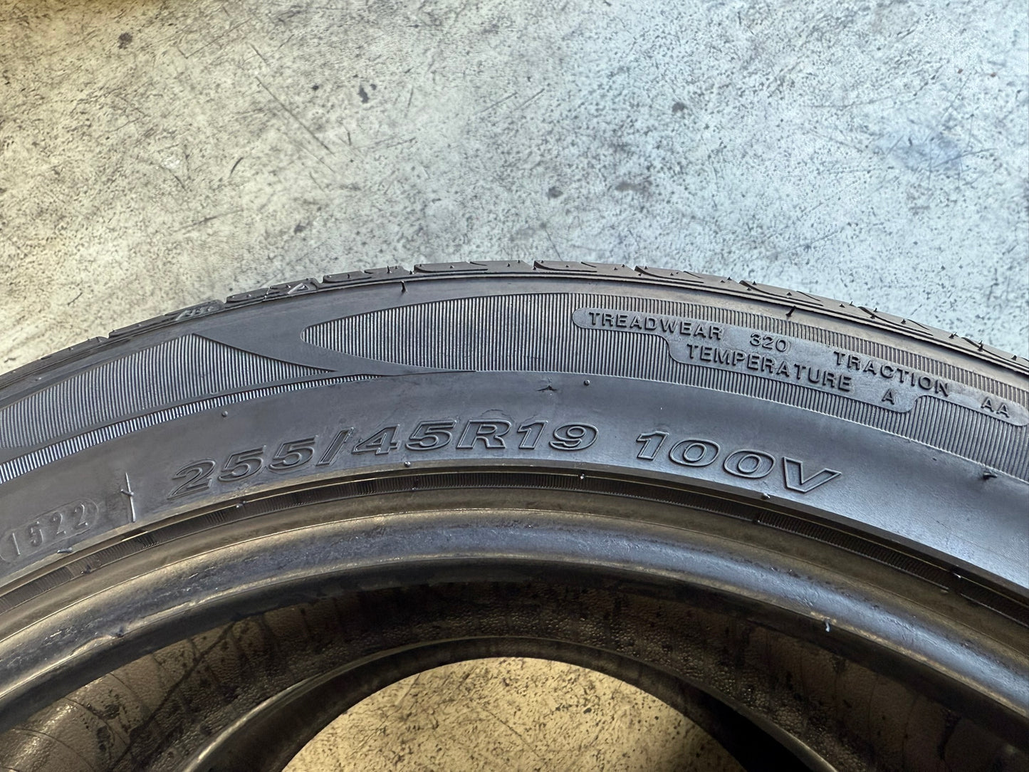 Usato: 2 Gomme 255/45R19 100V Nexen Estive 95% Residuo