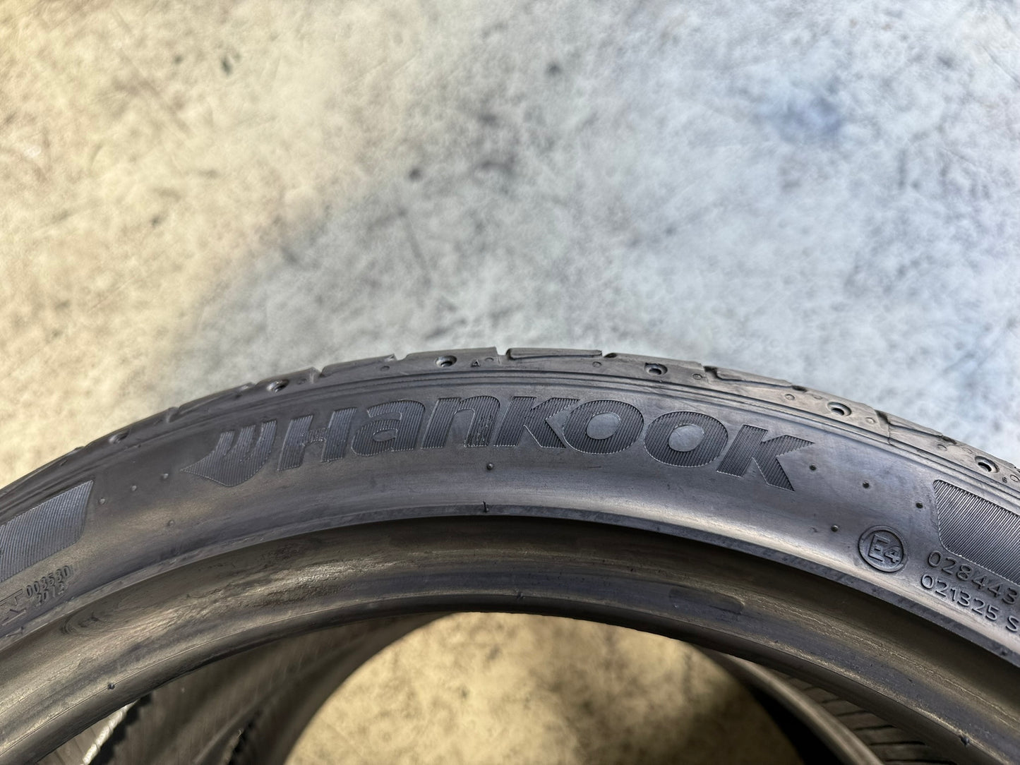Usato: 2 Gomme 235/40R19 96Y XL Hankook Estive 85% Residuo