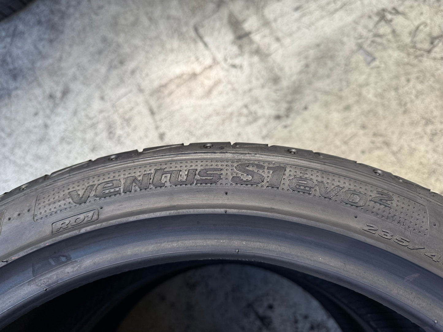 Usato: 2 Gomme 235/40R19 96Y XL Hankook Estive 85% Residuo
