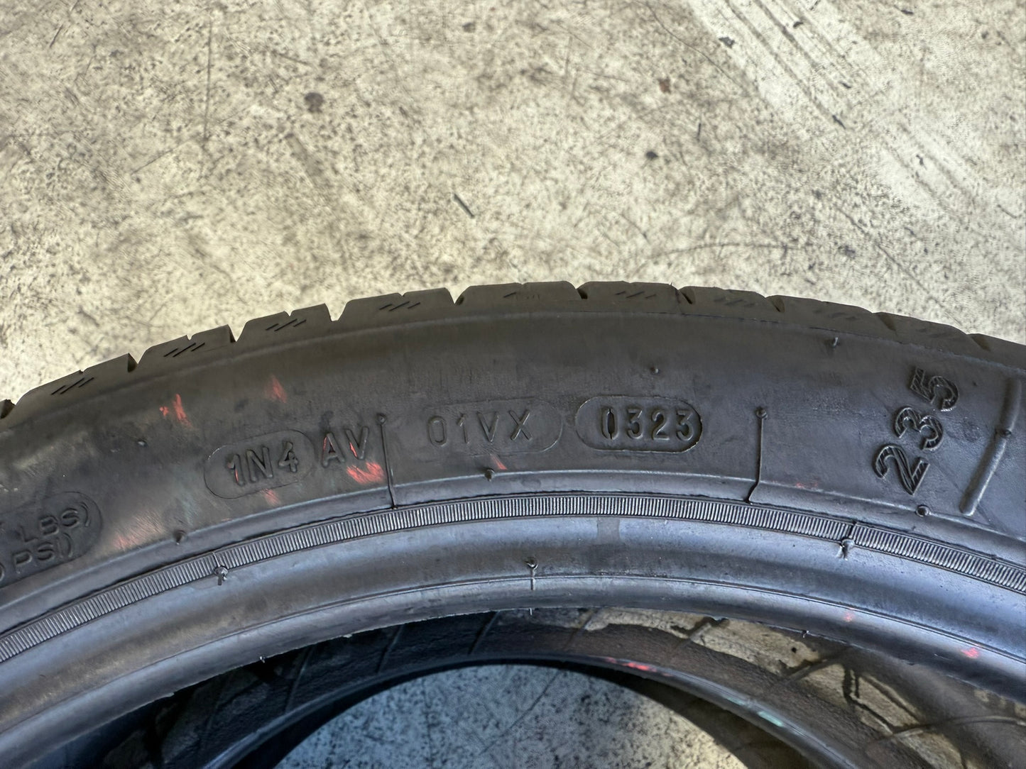 Usato: 2 Gomme 235/40R19 96Y XL Kleber Estive 80% Residuo