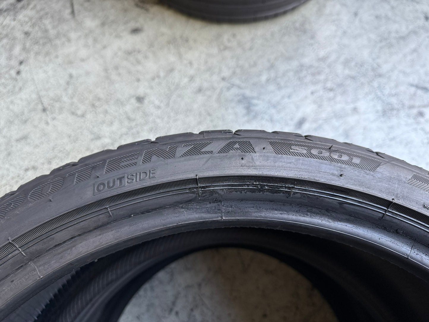 Usato: 2 Gomme 245/35R19 93Y XL Bridgestone Estive 90% Residuo