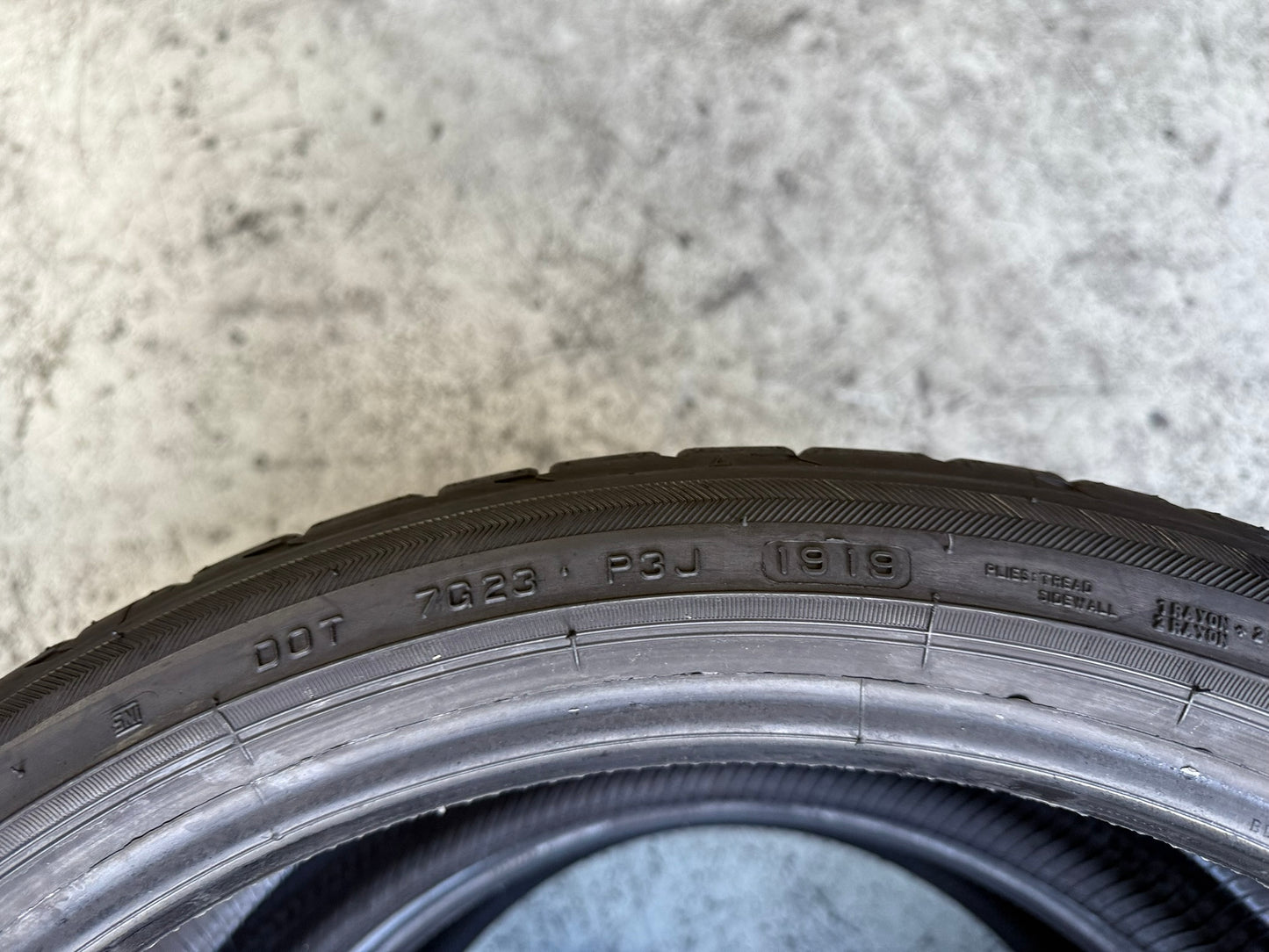 Usato: 2 Gomme 245/35R19 93Y XL Bridgestone Estive 90% Residuo