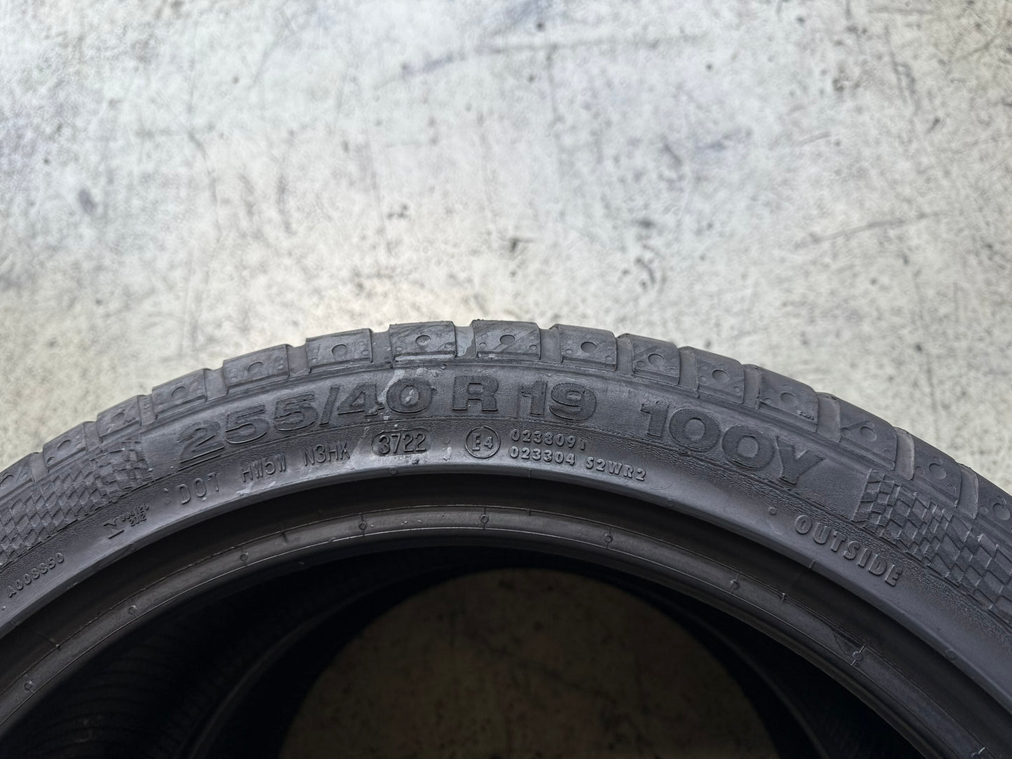 Usato: 2 Gomme 255/40R19 100Y XL Continental Estive 90% Residuo