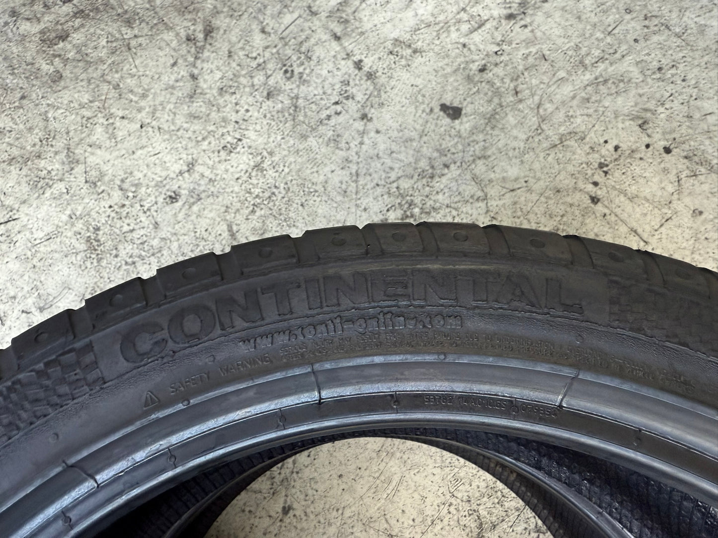 Usato: 2 Gomme 255/40R19 100Y XL Continental Estive 90% Residuo