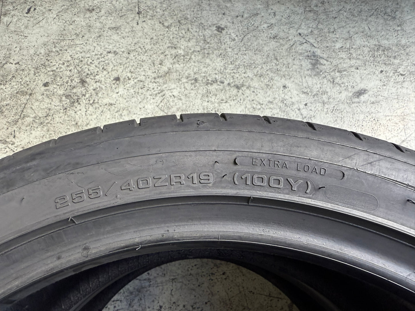 Usato: 2 Gomme 255/40R19 100Y XL Dunlop Estive 90% Residuo