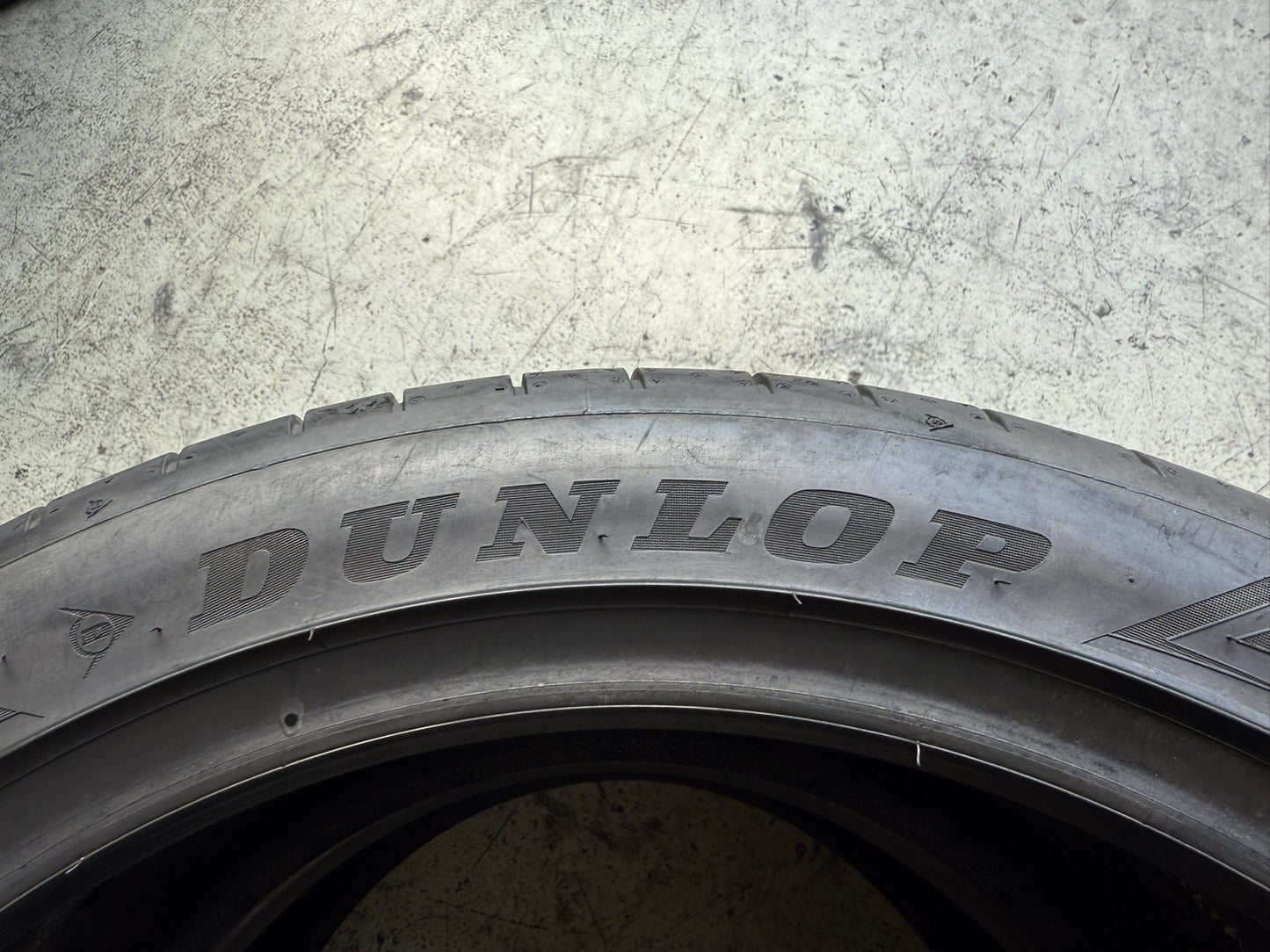 Usato: 2 Gomme 255/40R19 100Y XL Dunlop Estive 90% Residuo