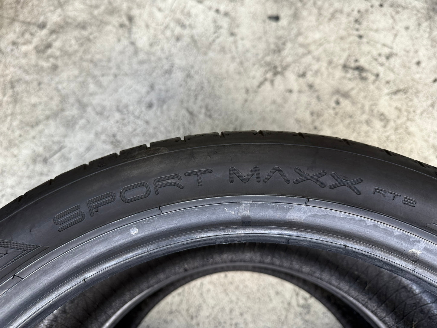 Usato: 2 Gomme 255/40R19 100Y XL Dunlop Estive 90% Residuo
