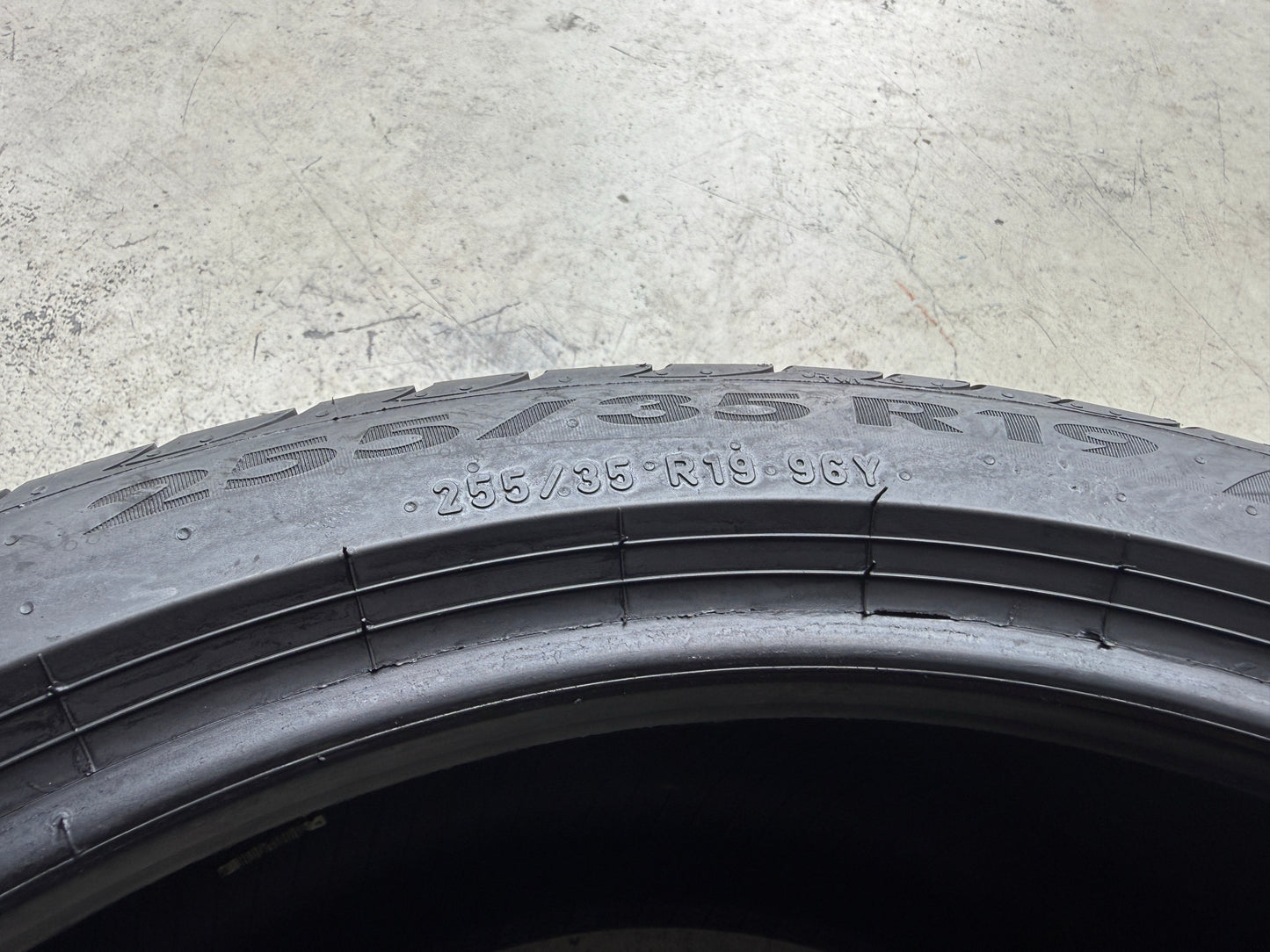 Usato: 2 Pneumatici Pirelli Powergy 255/35R19 96Y XL Estivi 80% Residui