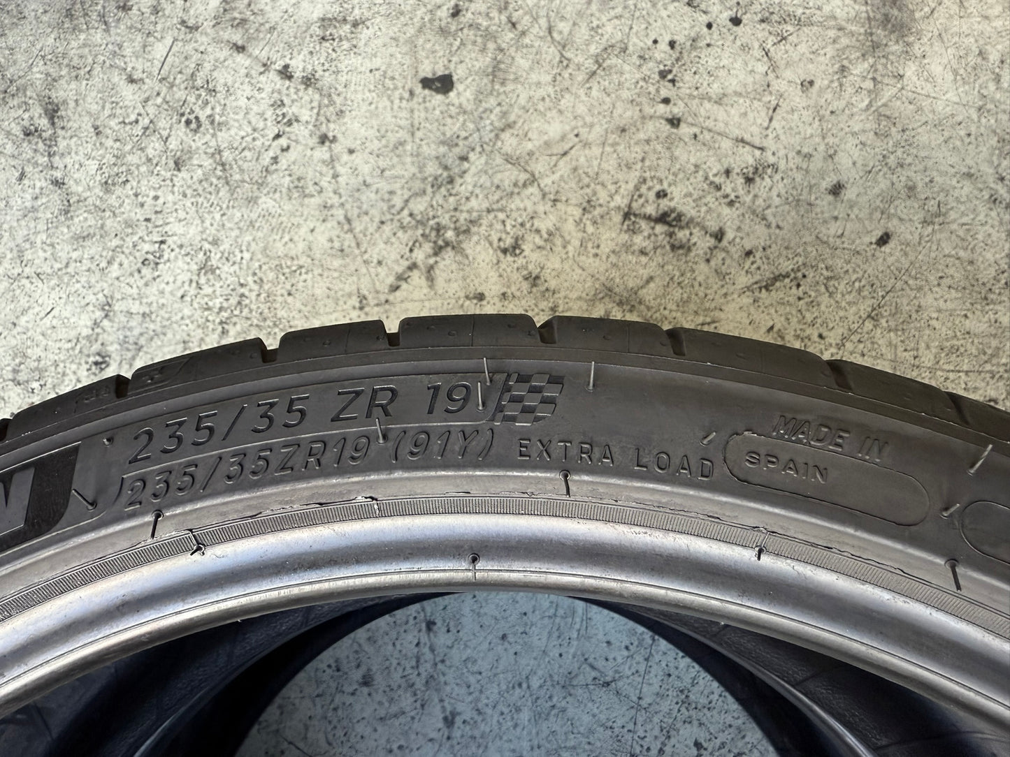 Usato: 2 Gomme 235/35R19 91Y XL Michelin Estive 95% Residuo