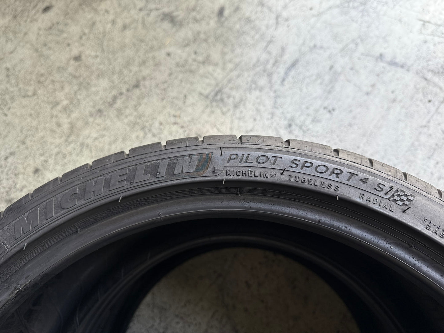 Usato: 2 Gomme 235/35R19 91Y XL Michelin Estive 95% Residuo