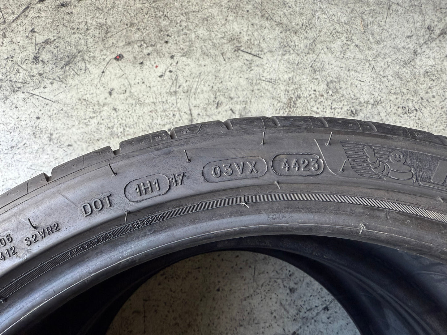 Usato: 2 Gomme 235/35R19 91Y XL Michelin Estive 95% Residuo