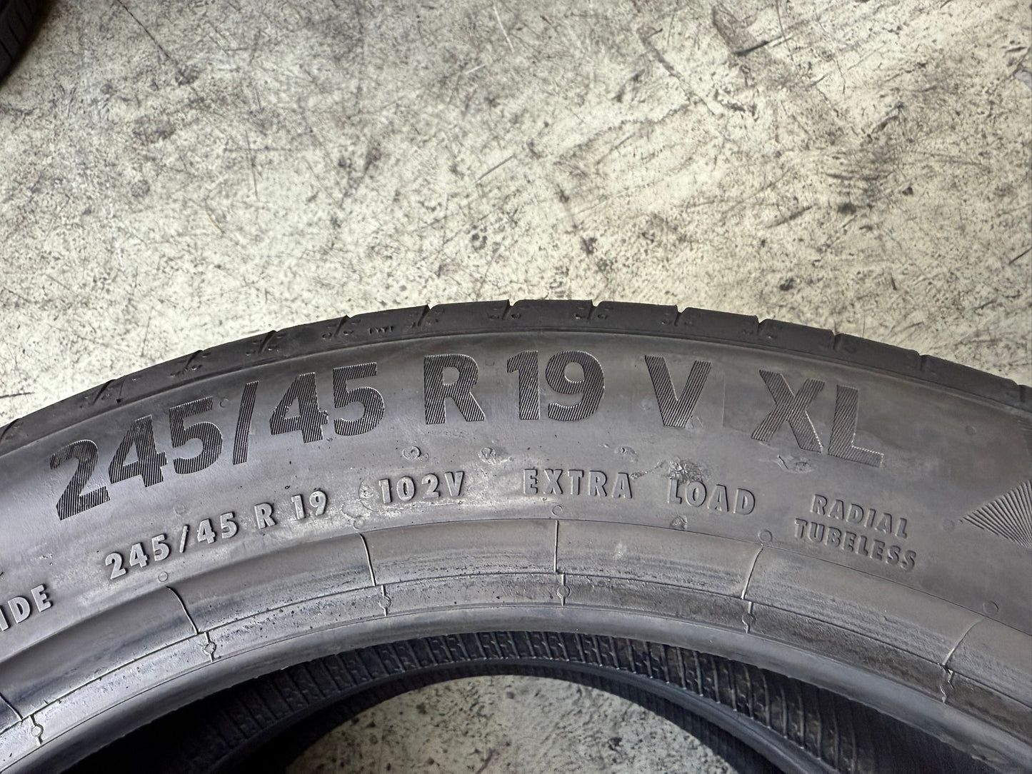Usato: 2 Gomme 245/45R19 102V XL Continental Estive 90% Residuo