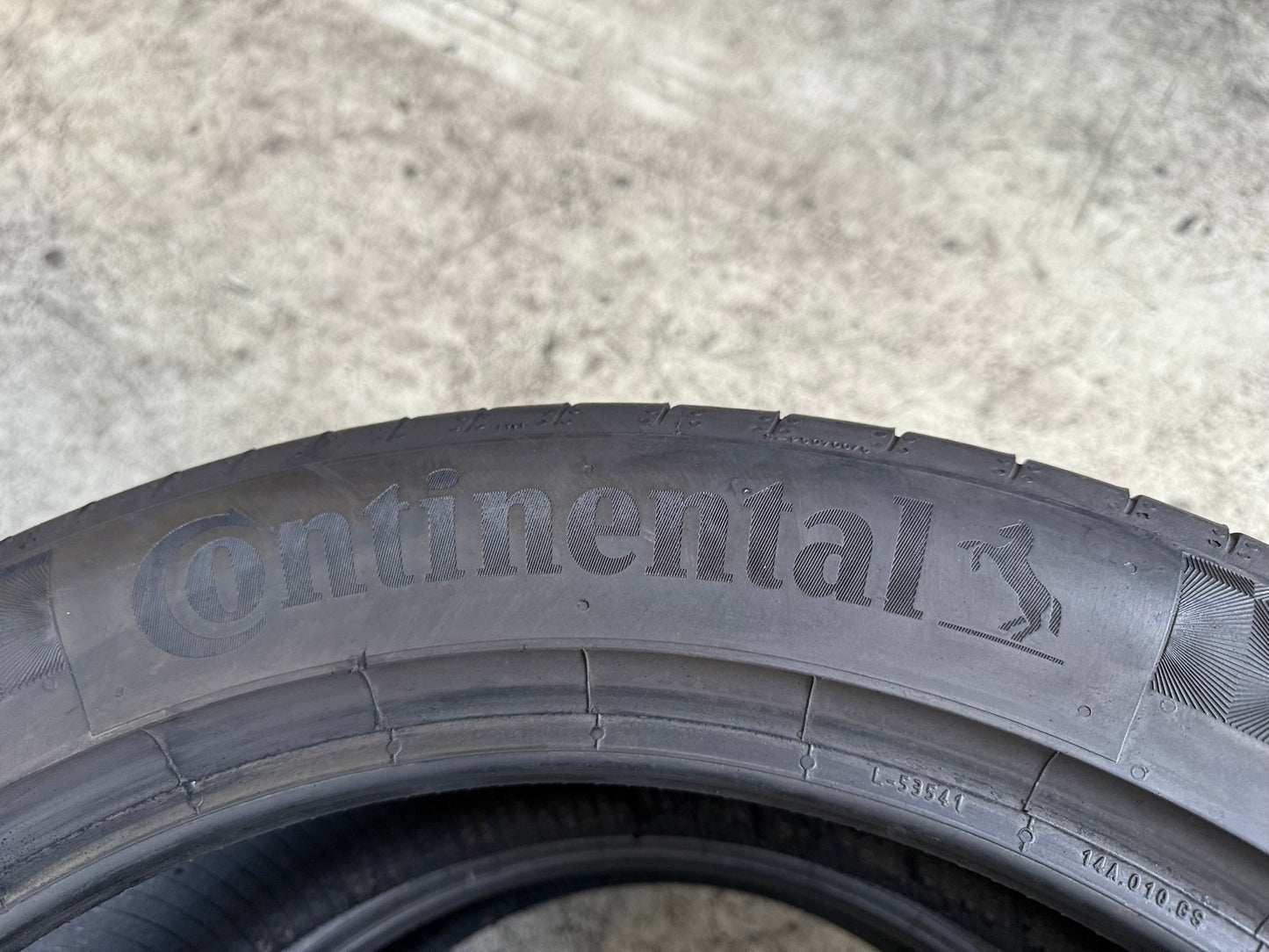 Usato: 2 Gomme 245/45R19 102V XL Continental Estive 90% Residuo