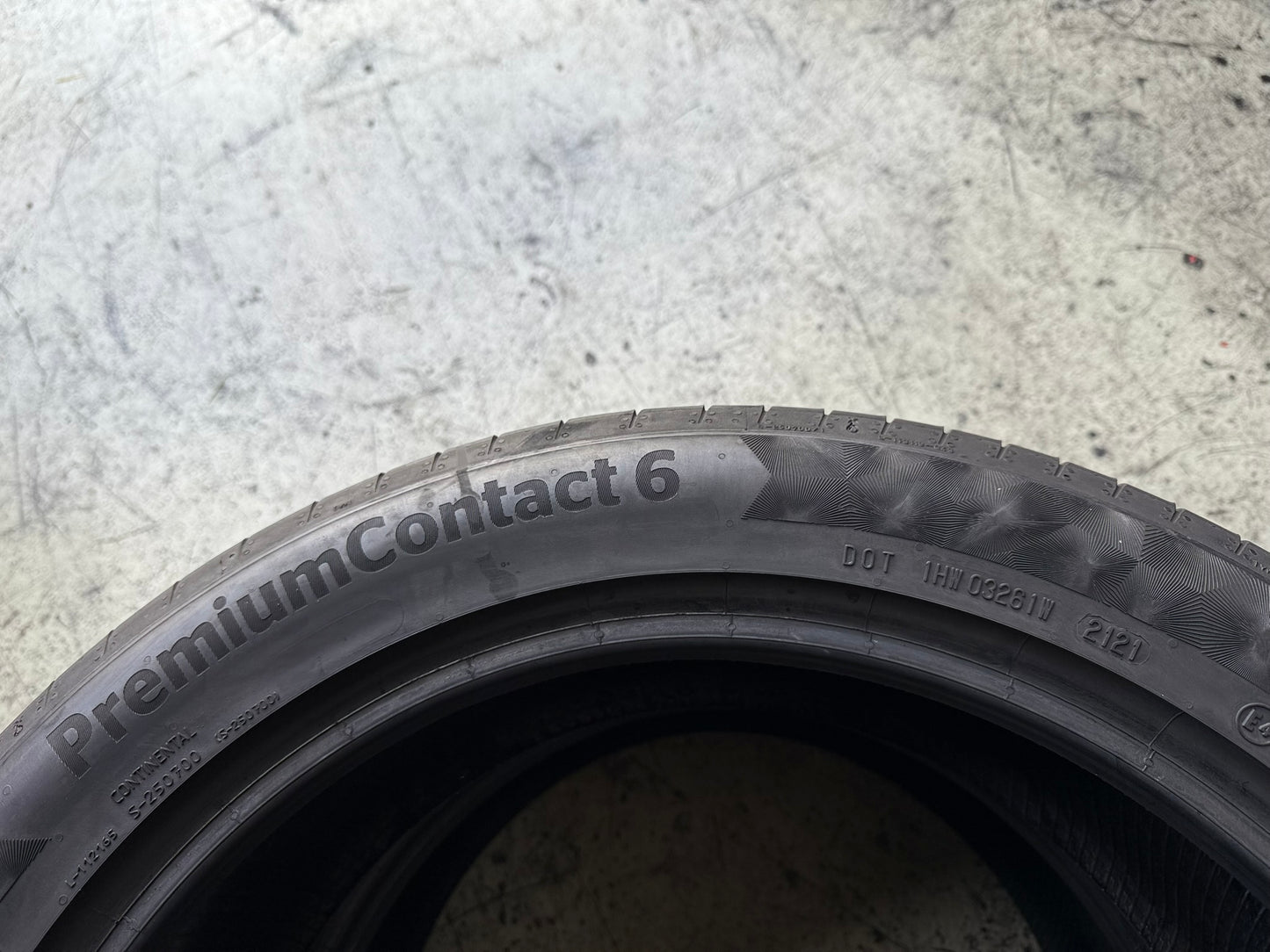 Usato: 2 Gomme 245/45R19 102V XL Continental Estive 90% Residuo