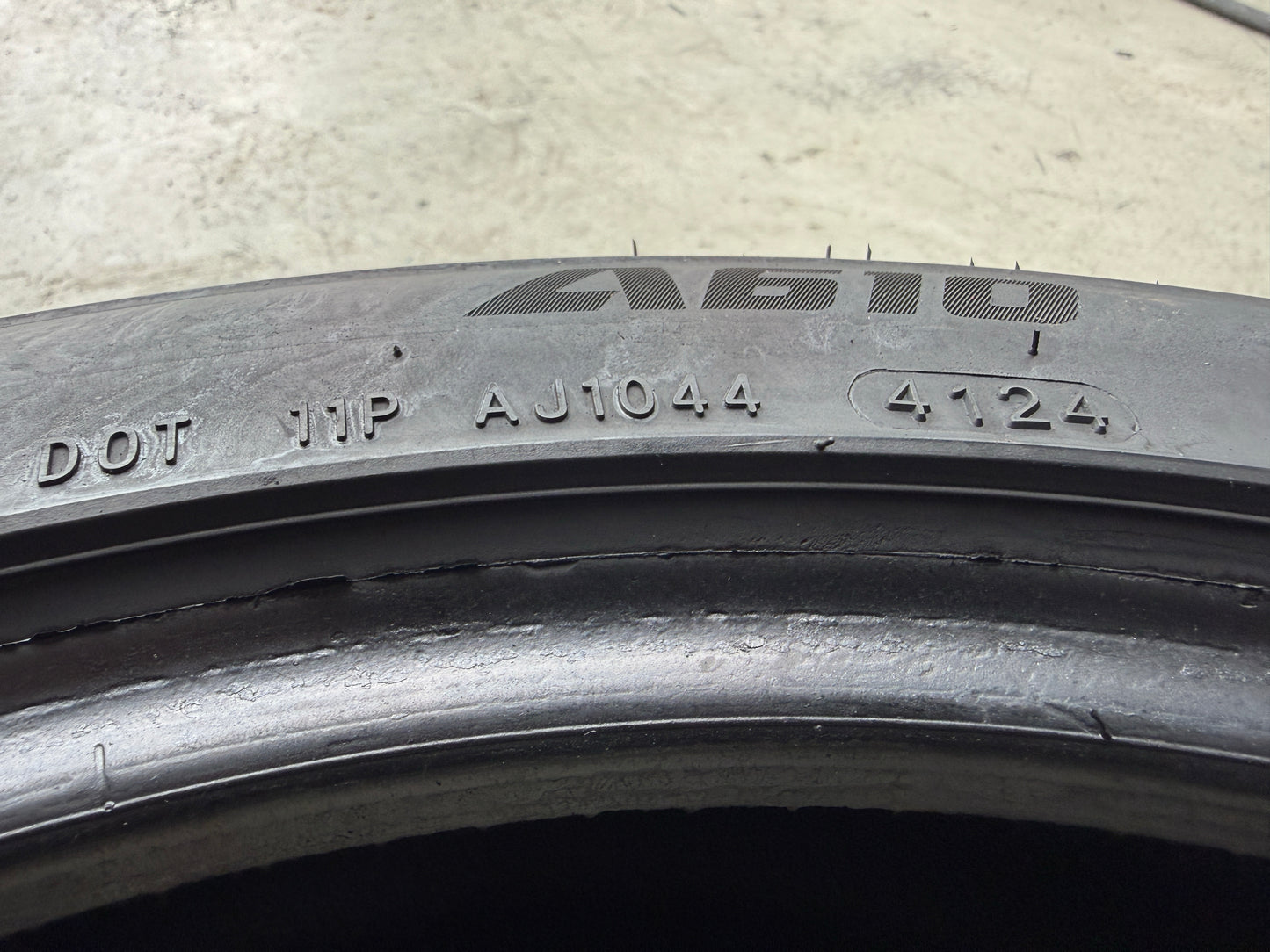 Usato: 2 Pneumatici Aplus A610 235/40R19 96Y XL M+S Estivi 85% Residui