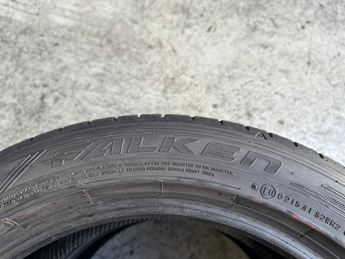Usato: 2 Gomme 225/50R18 95W Falken Runflat Estive 95% Residuo