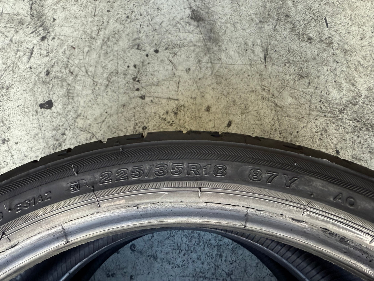 Usato: 2 Gomme 225/35R18 87Y XL Bridgestone Estive 95% Residuo