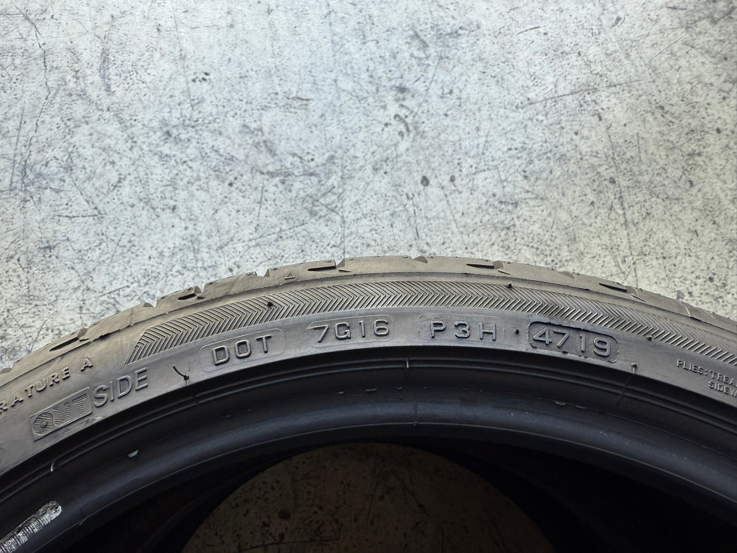 Usato: 2 Gomme 225/35R18 87Y XL Bridgestone Estive 95% Residuo