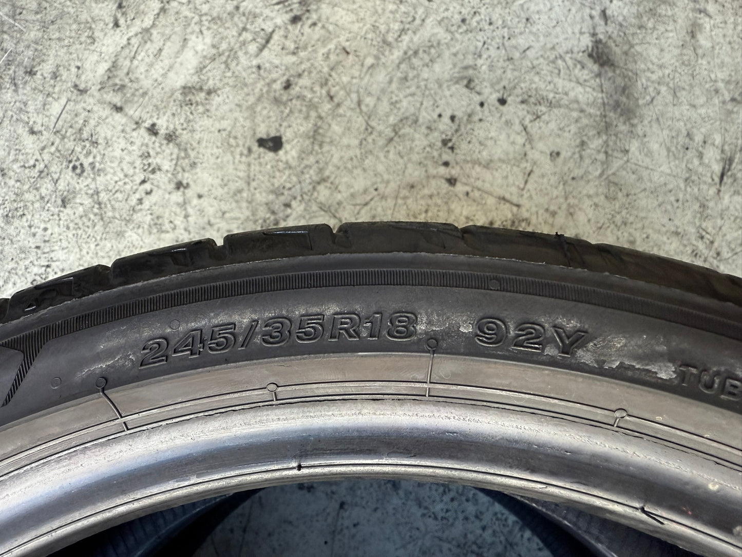Usato: 2 Gomme 245/35R18 92Y XL Bridgestone Estive 90% Residuo