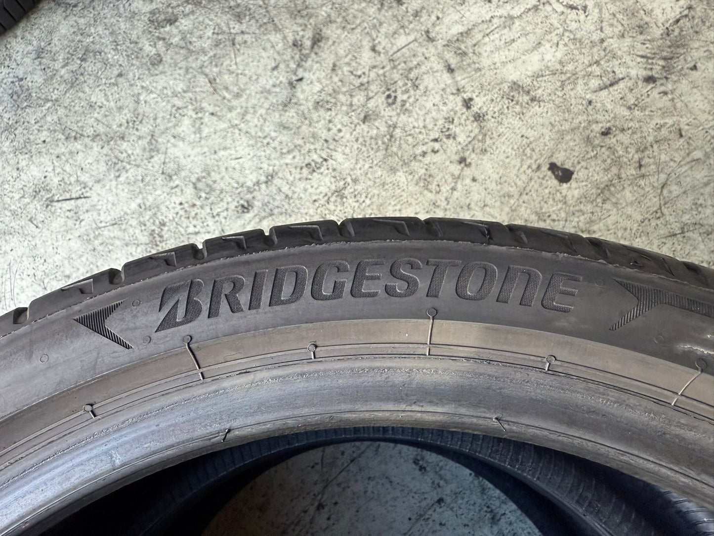 Usato: 2 Gomme 245/35R18 92Y XL Bridgestone Estive 90% Residuo