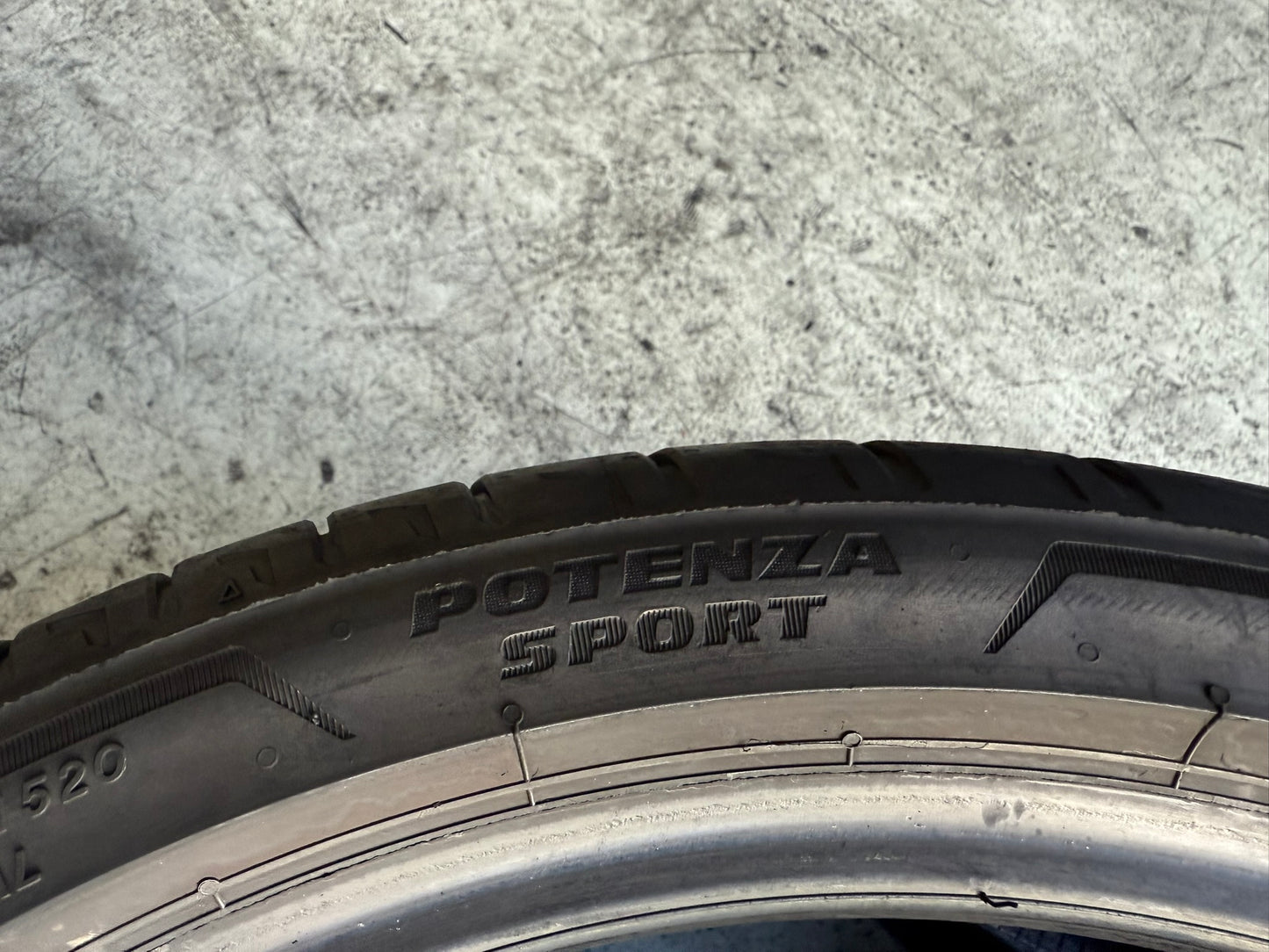 Usato: 2 Gomme 245/35R18 92Y XL Bridgestone Estive 90% Residuo