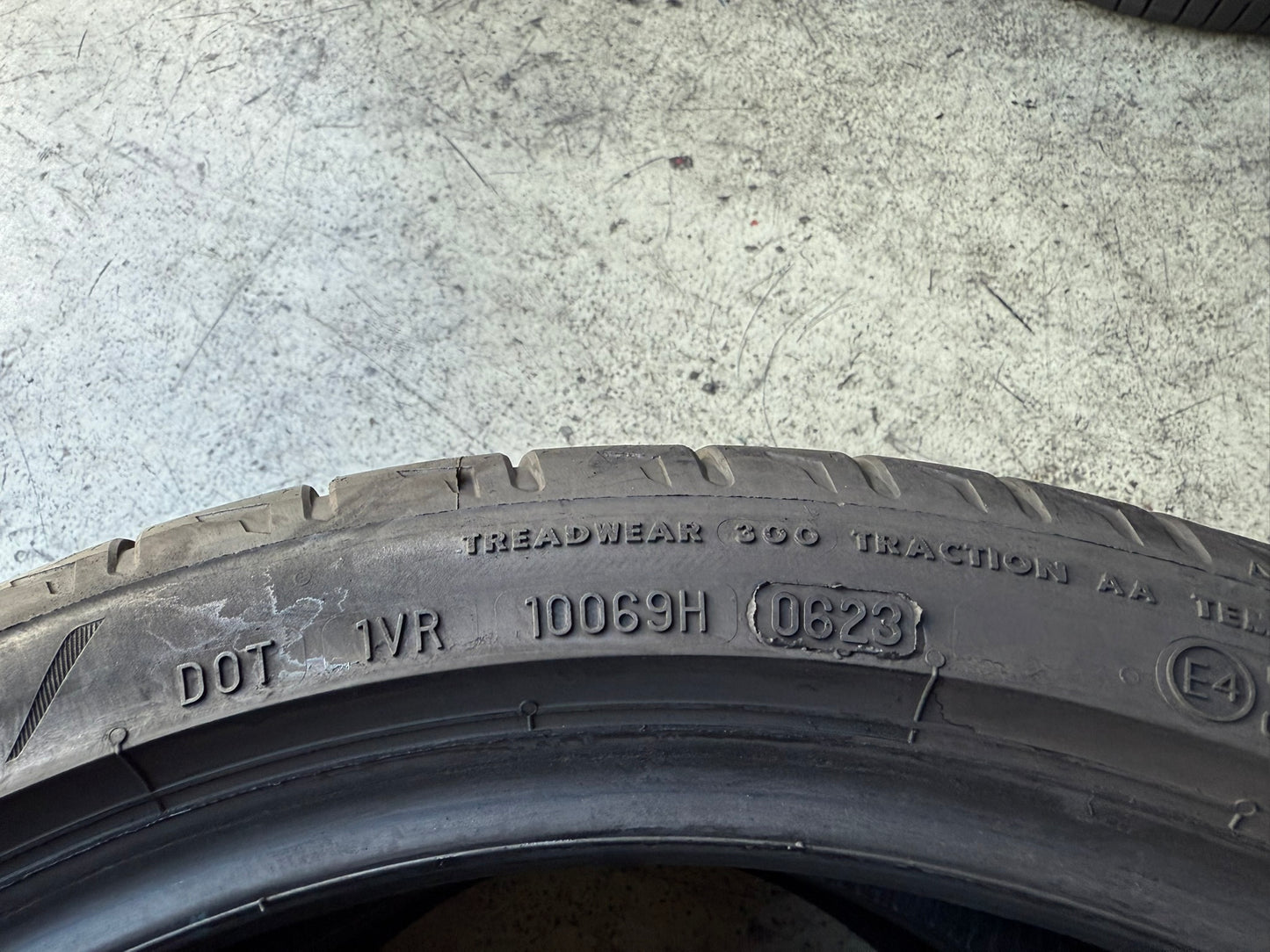 Usato: 2 Gomme 245/35R18 92Y XL Bridgestone Estive 90% Residuo
