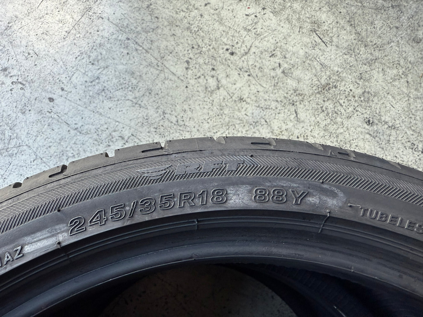 Usato: 2 Gomme 245/35R18 88Y RFT Bridgestone Estive 85% Residuo