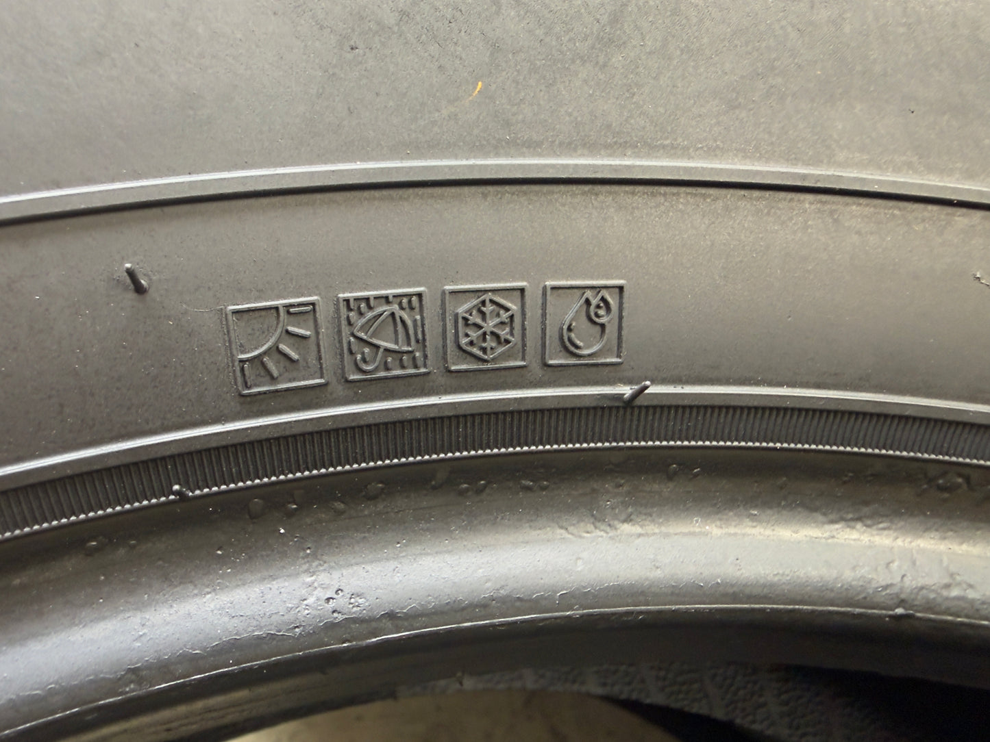 Usato: 2 Pneumatici Nexen Roadian HTX RH5 275/60R20 115S M+S Estivi 90% Residui