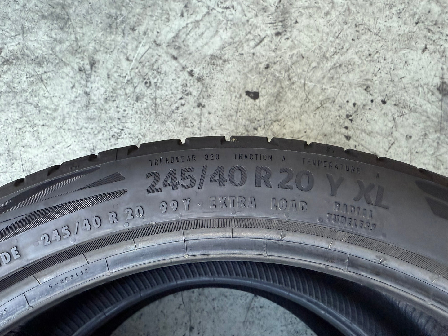 Usato: 2 Gomme 245/40R20 99Y XL Continental Estive 90% Residuo