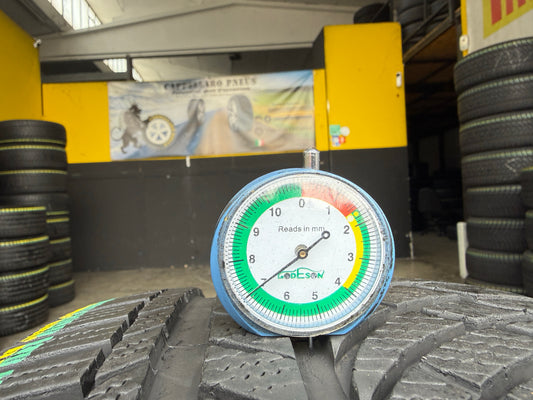 Usato: 2 Gomme 245/40R19 98V XL Kumho Invernali 95% residui