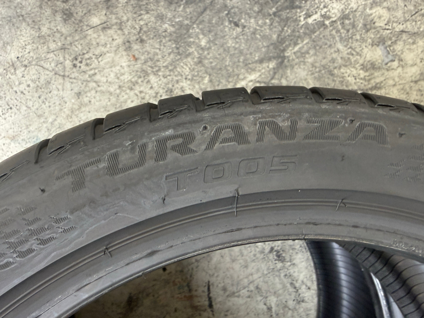 Usato: 2 Pneumatici Bridgestone Turanza T005 215/45R17 91W XL AO Estivi 90% Residui
