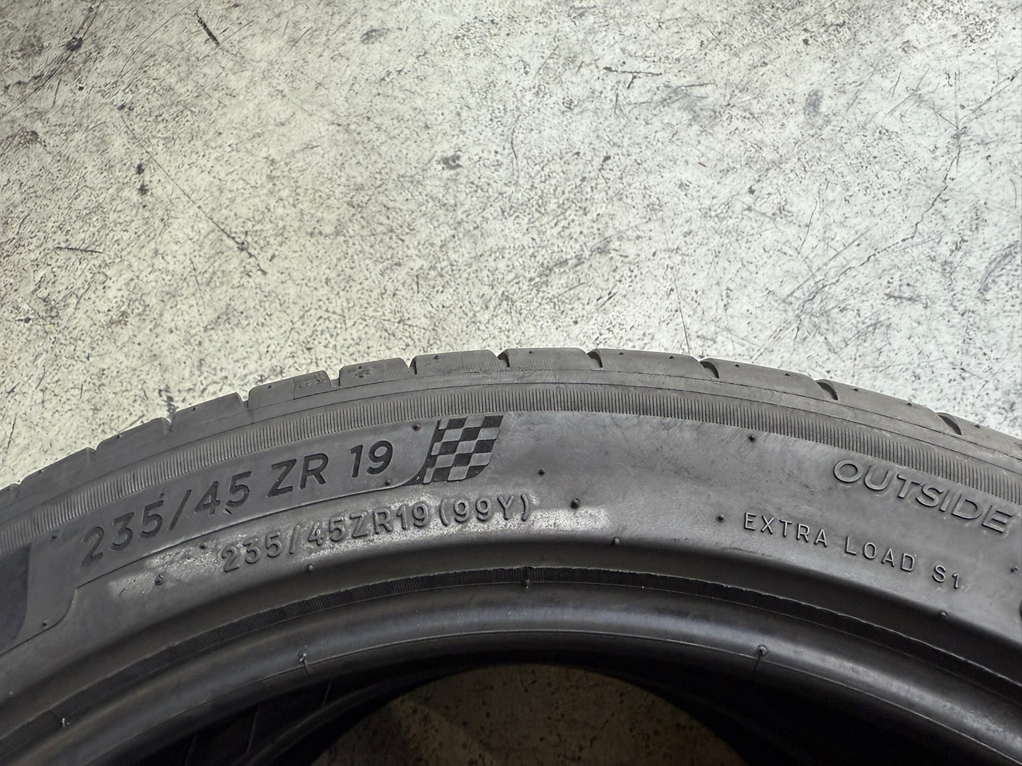 Usato: 2 Gomme 235/45R19 99Y XL Michelin Estive 90% residui