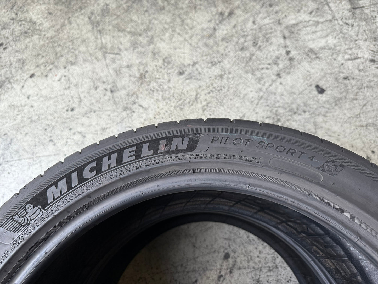 Usato: 2 Gomme 235/45R19 99Y XL Michelin Estive 90% residui