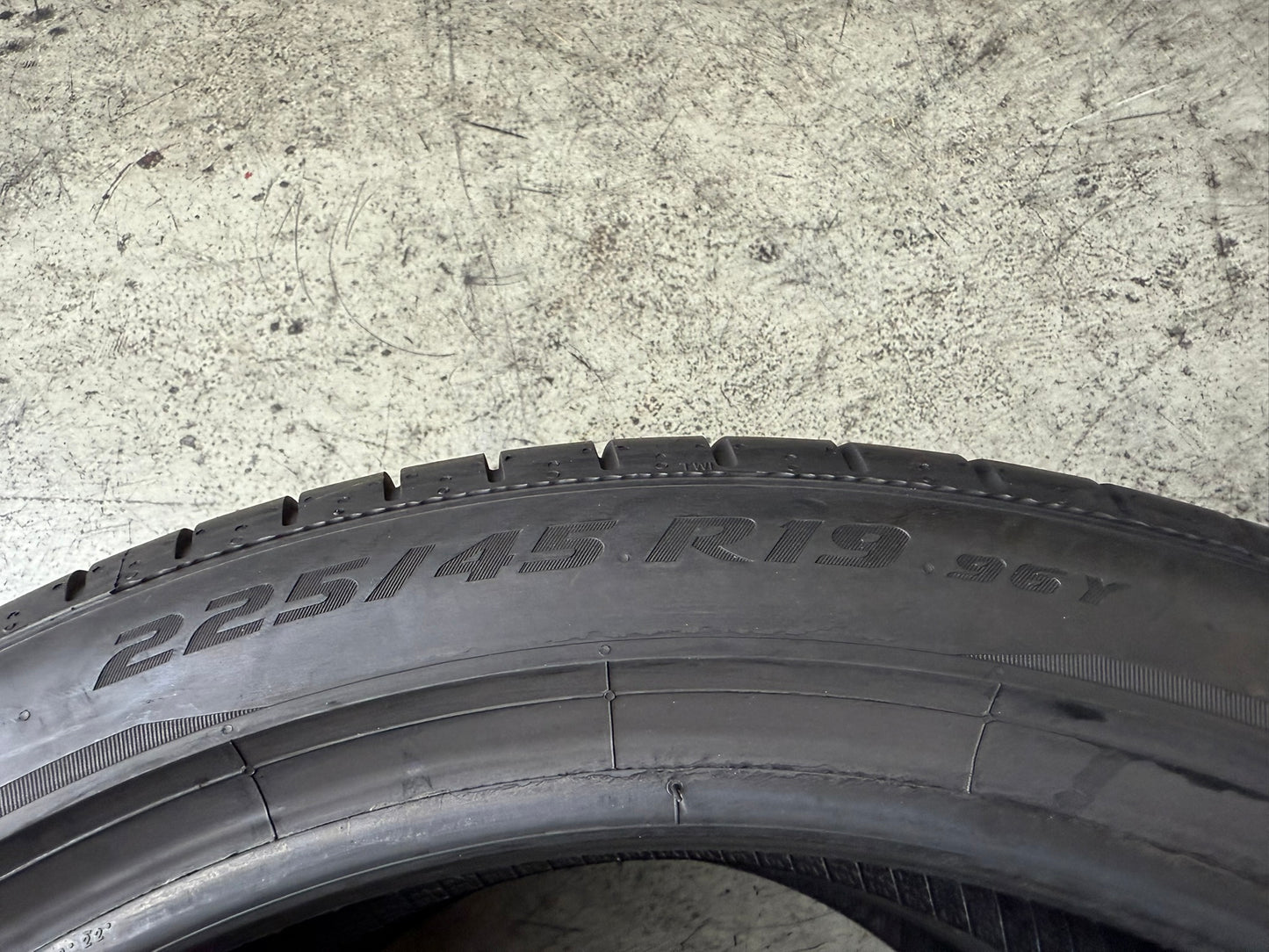 Usato: 2 Gomme 225/45R19 96Y XL Pirelli Estive 90% residui