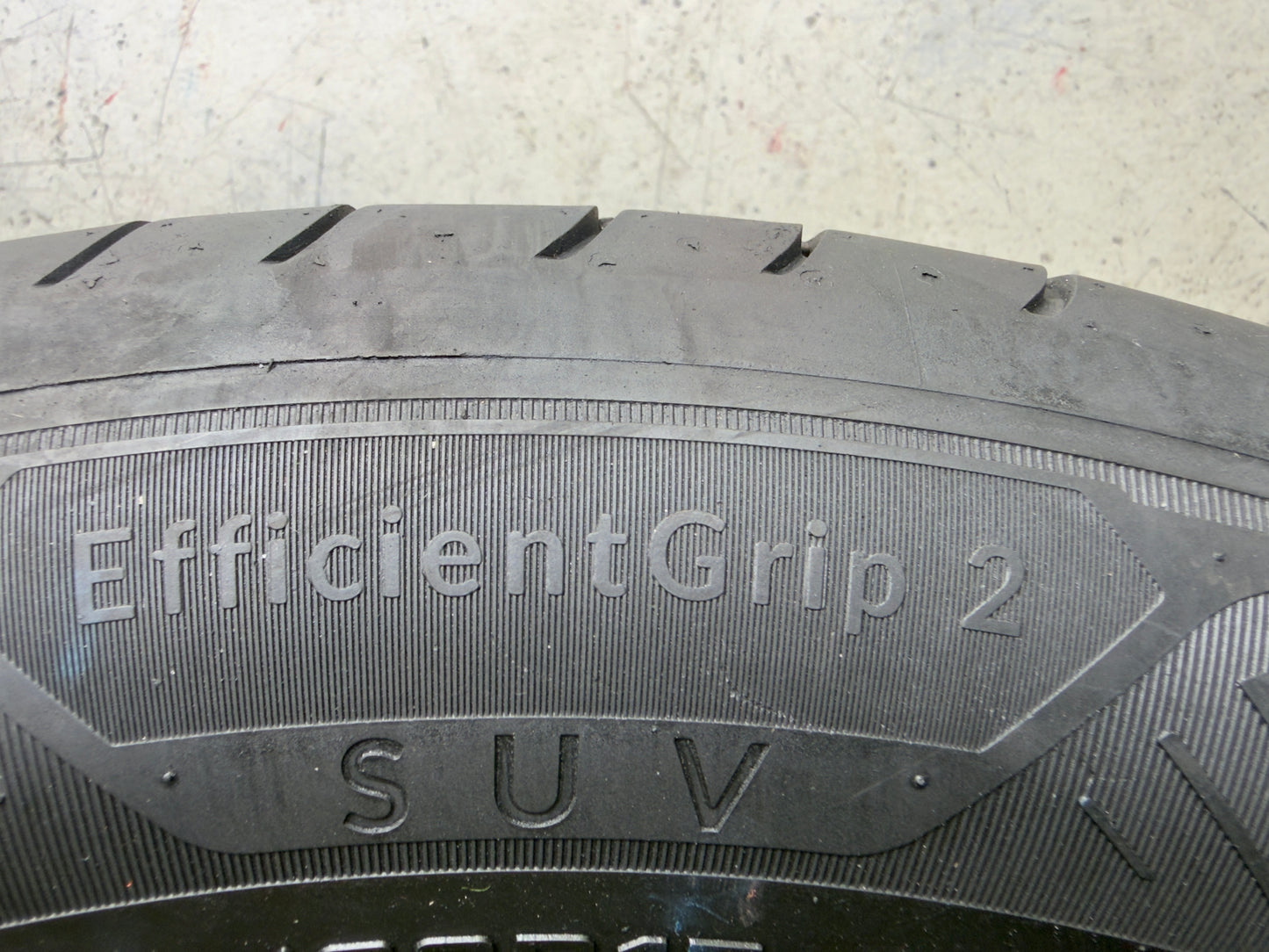 Usato: 2 Pneumatici Goodyear EfficientGrip 2 SUV 215/60R17 96H Estivi 70% Residui