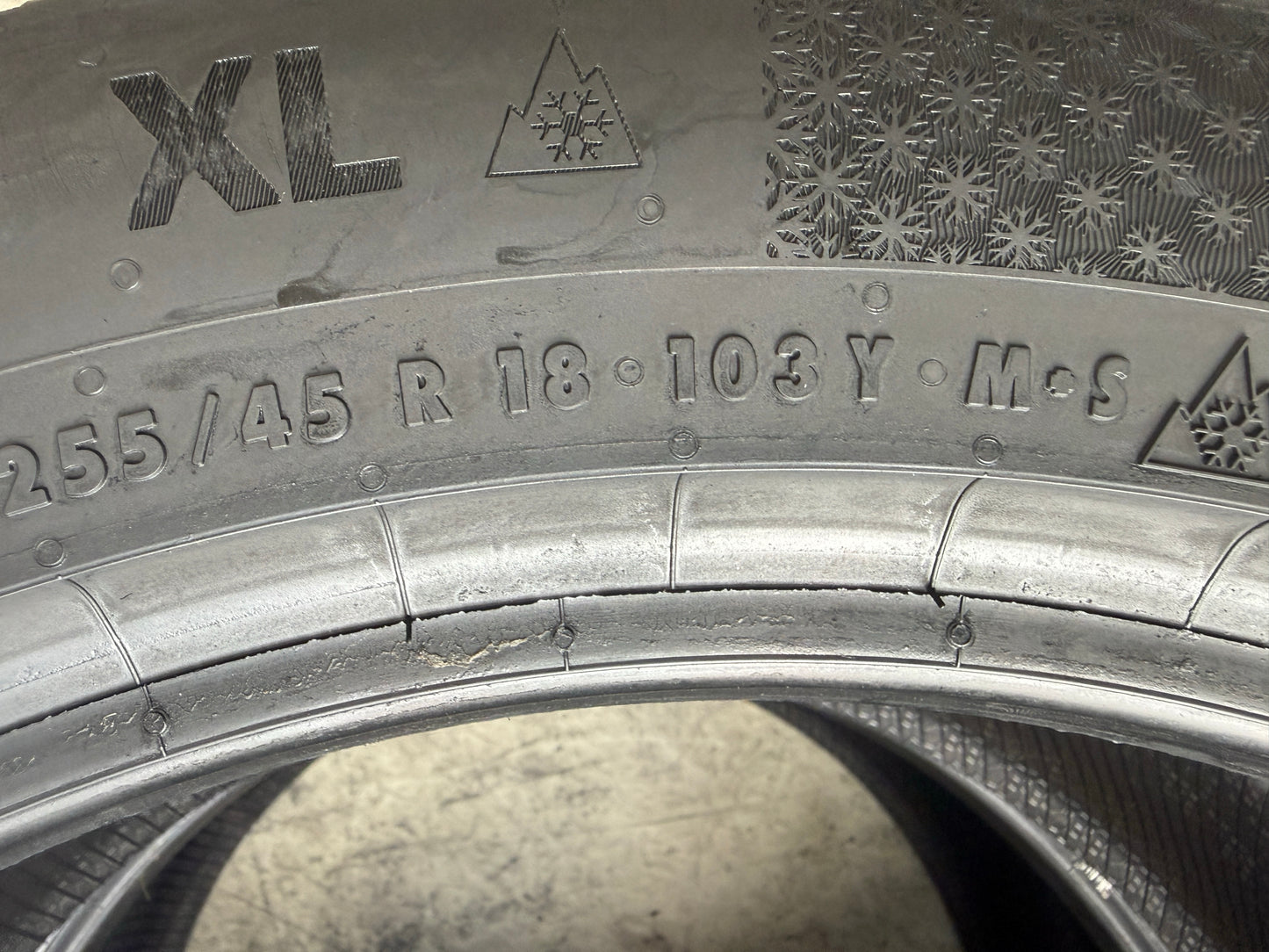 Usato: 2 Pneumatici Continental AllSeasonContact 2 255/45R18 103Y XL FR 4 Stagioni 90% Residui