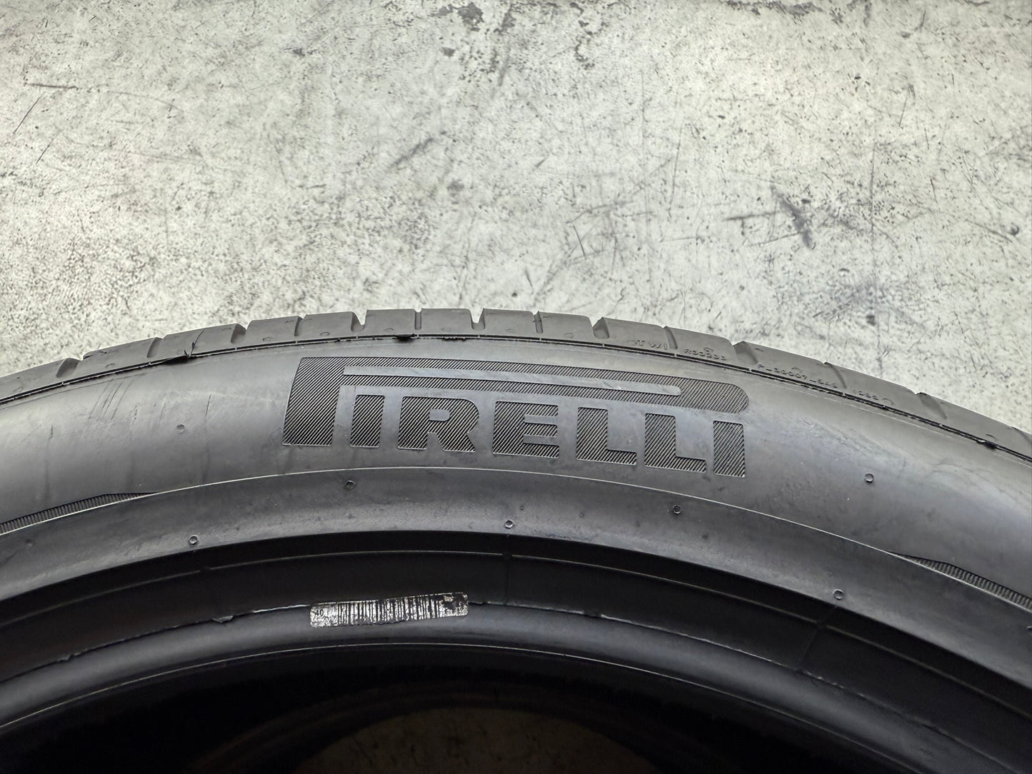 Usato: 2 Gomme 285/40R21 109Y XL Pirelli Estive 85% Residuo