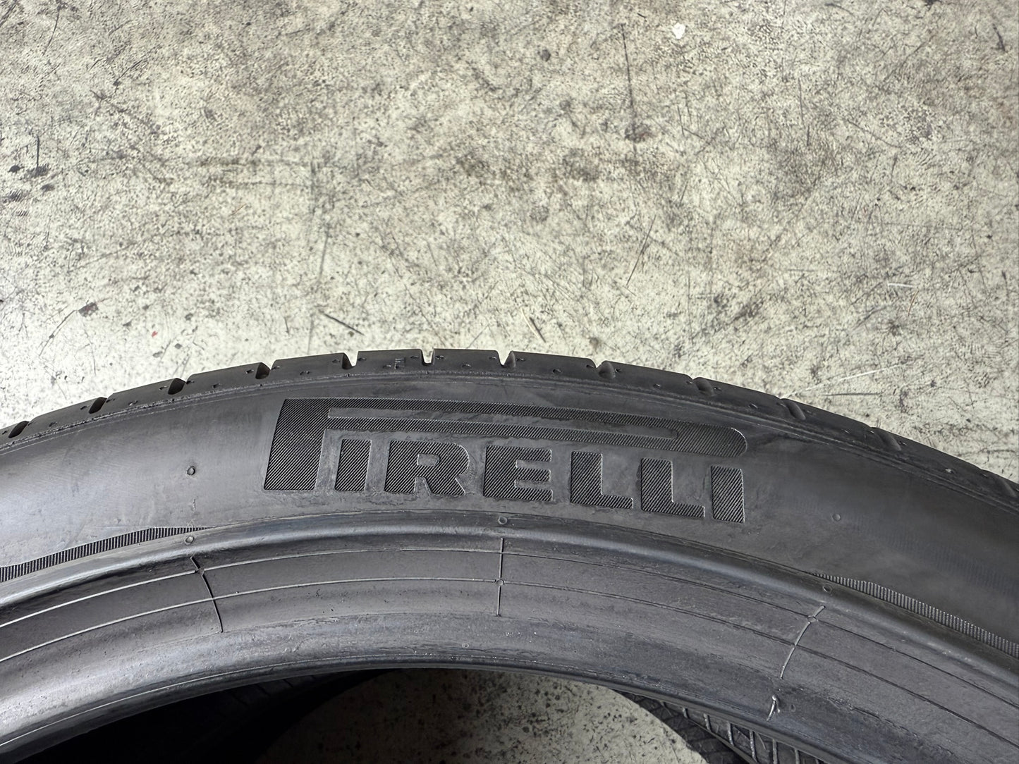 Usato: 2 Gomme 265/40R21 105Y XL Pirelli Estive 90% Residuo