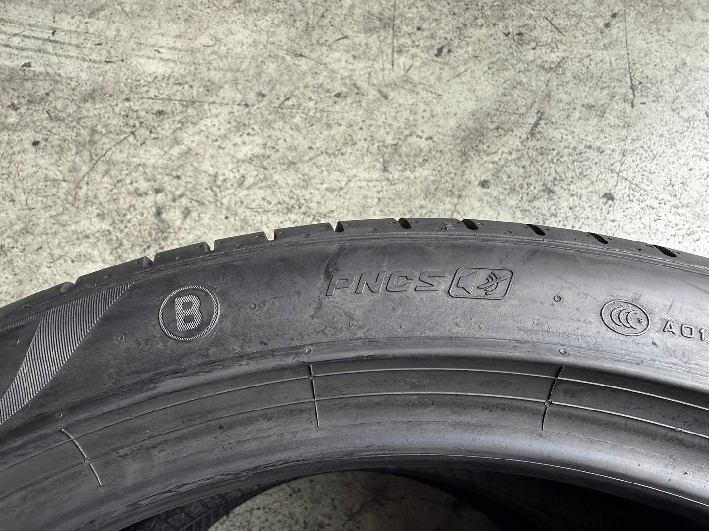 Usato: 2 Gomme 265/40R21 105Y XL Pirelli Estive 90% Residuo